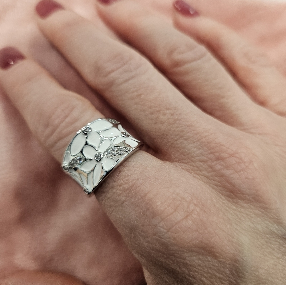 NEW Enamel Flower Ring | Cubic Zirconia - Pink Or White | Size 7 or 8 - Picture 4 of 11
